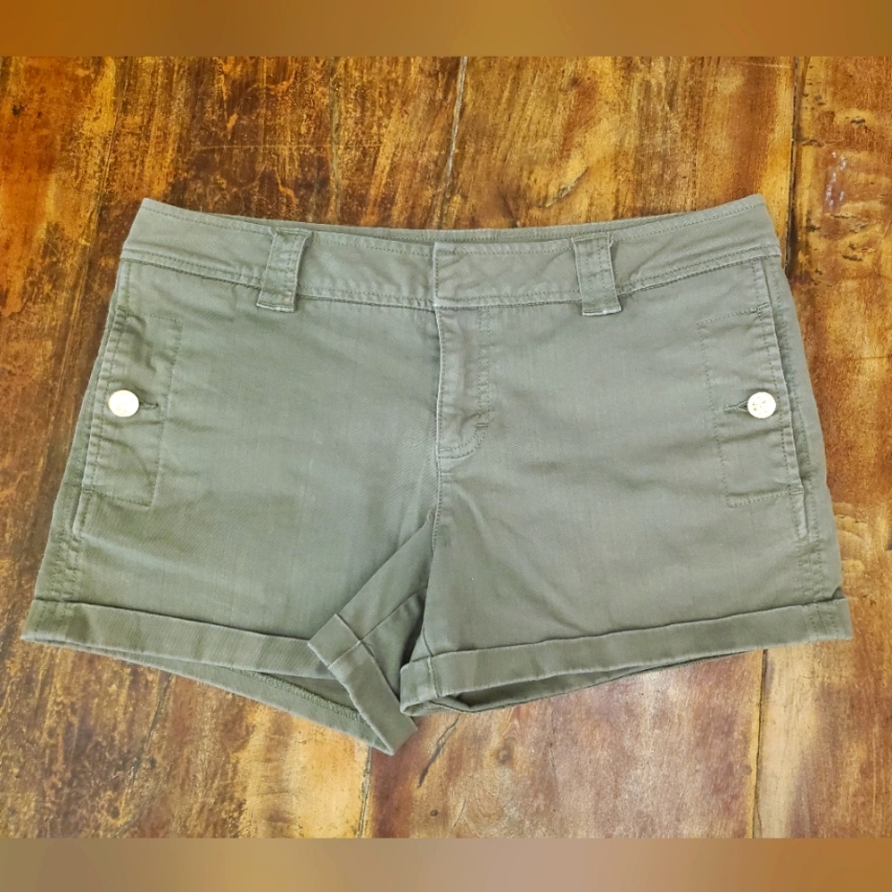 Tory Burch flap pocket mini shorts. Olive Green Size 31/10